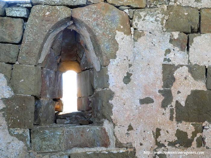 VENTANAL EN INTERIOR DE LA CABECERA DEL TEMPLO